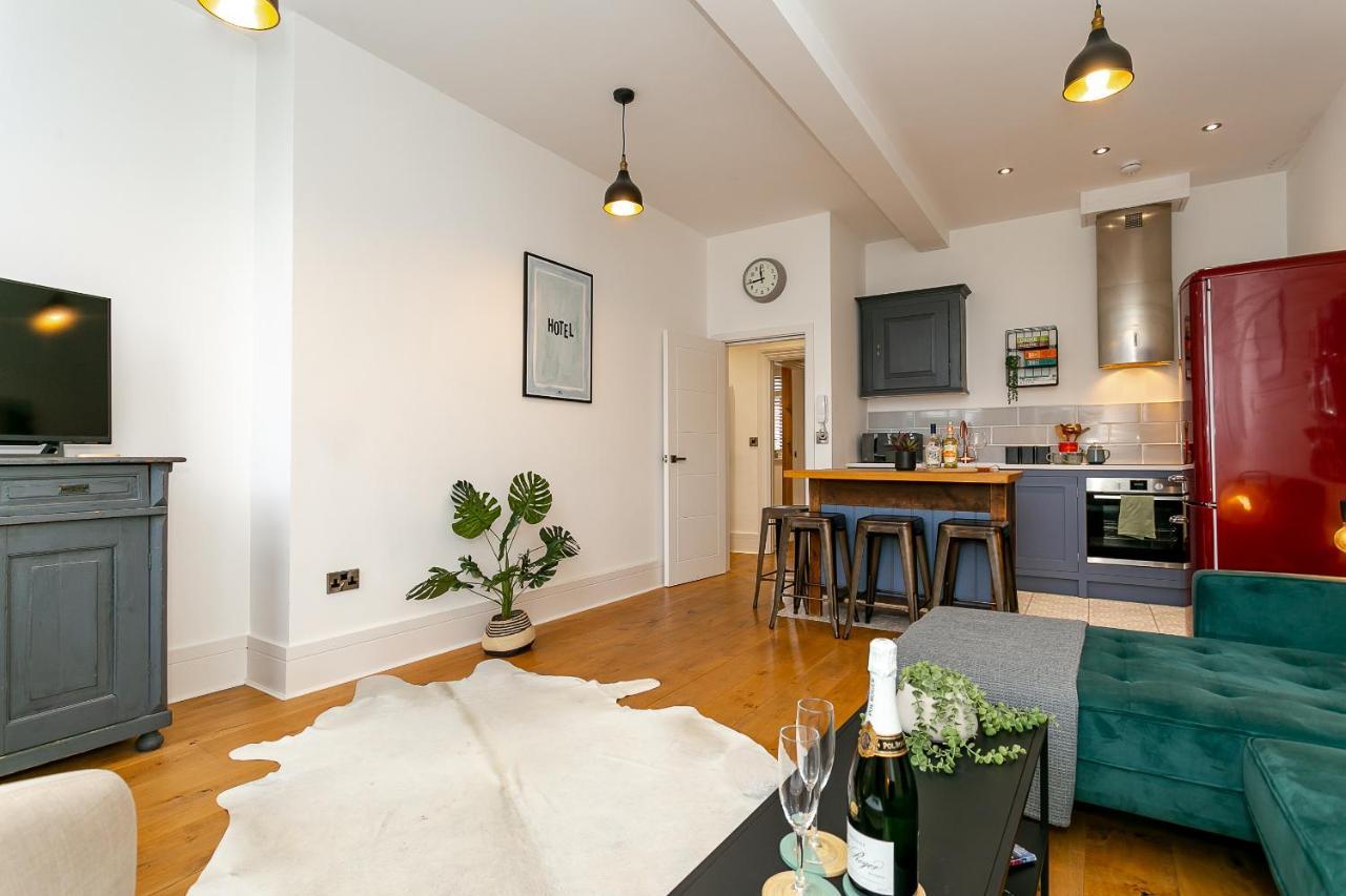 The Old School House Apartment ฮาร์โรเกต ภายนอก รูปภาพ